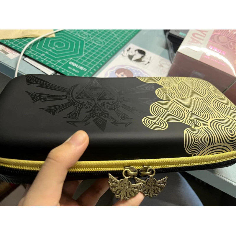 Захисний мегакомплект Zelda сумка для Nintendo Switch OLED/Yellow + Бампер XZT + 2 накладки + Захисне скло Захисний мегакомплект Zelda сумка для Nintendo Switch OLED/Yellow + Бампер XZT + 2 накладки + Захисне скло